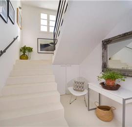3 Bedroom Villa with Pool, Terrace and Sea Views near Vinisce, Sleeps 7